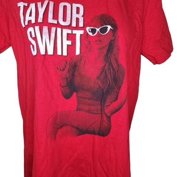 Taylor Swift Merch Tshirt Womens Size S Red Licensed Official 2012 Tour - Picture 2 of 6